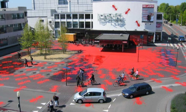 de lawei wooster collective art street guerilla ambient marketing guerilla hollande Henk Hofstra 2 Атака красных муравьев