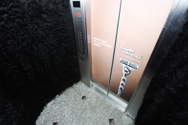 gillette activation ambient brazil 4 QG 600x400 Волосатые лифты