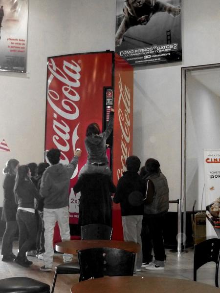 Coca-Cola придумала устройство, воспользоватся которым смогут только настоящие друзья